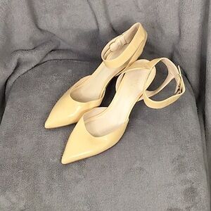 Nine West Cream Leather Pointy Toe Heels